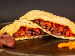 09 - Pastel calabresa e cheddar