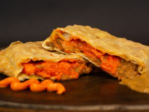 15 - Pastel strogonoff de carne e cheddar