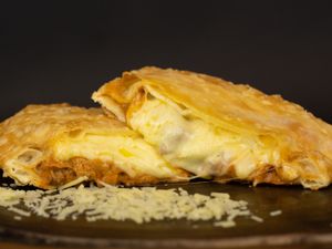 18 - Pastel strogonoff de carne e mussarela