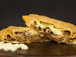 20 - Pastel Iscas de carne e Catupiry