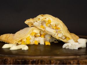 35 - Pastel palmito cru, Catupiry e milho