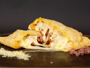 36- Pastel O consagrado Coração, bacon e mussarela