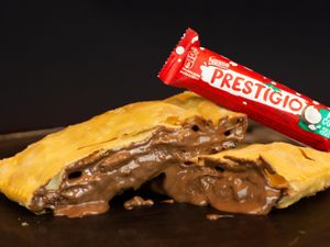 57 - Pastel Chocolate preto com prestigio