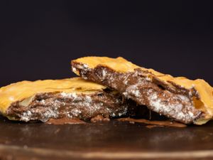 64 - Chocolate preto, creme de avela e Ninho