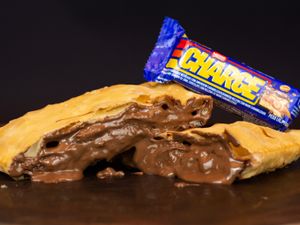 60 - Pastel Chocolate Preto C/ Charge