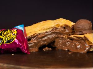 61 - Pastel Chocolate Preto C/ Sonho de Valsa