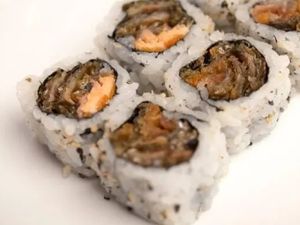 Uramaki Salmão skin (10 unid.)