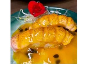 Niguiri Salmão Maçaricado ao Molho de Maracujá