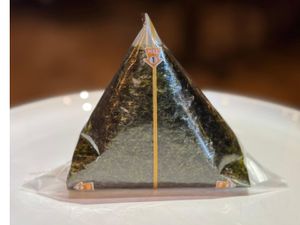 ONIGUIRI DE CAMARÃO