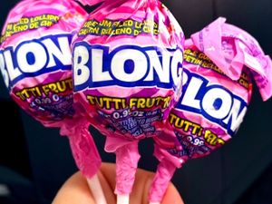 Pirulito com Chiclete Tutti Frutti