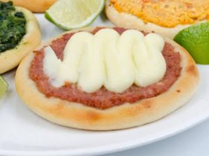 ESFIHA CALABRESA C/ CATUPIRY