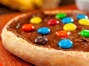 ESFIHA CHOCOLATE C/ M&M's