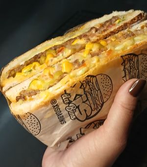 3 Xis de Carne + Guaraná 2L