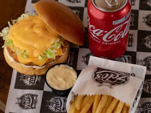 COMBO  - Zoio´s Chicken Burger