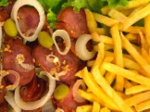 Calabresa Acebolada com fritas (250 Gramas)