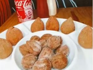 6 coxinhas tradicionais + 10 Mini churros + coca cola lata.