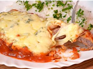 Filé de alcatra na chapa parmegiana