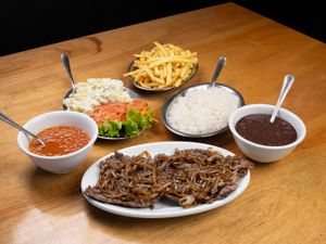 Refeição de Alcatra Acebolado