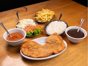 Refeição de Frango À Milanesa