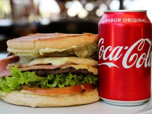 Terça-Feira: Xis Salada + Refri Lata 350ml