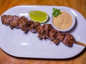 Espetinho de frango com bacon