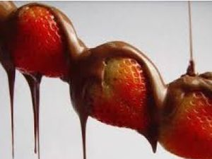 Espetinho morango com chocolate
