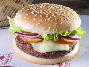 Burguer Primavera + Pastel de Doce de Leite(porção)