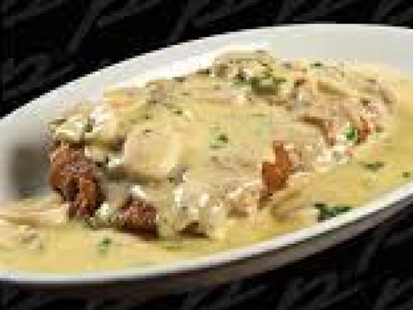 FILÉ FARCITO AO MOLHO GORGONZOLA