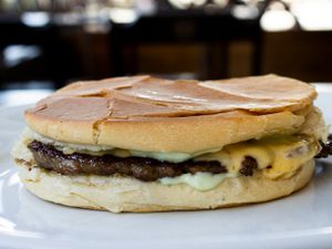 Bauruzinho Carne e Queijo