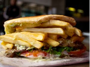 Xis Americano com Fritas