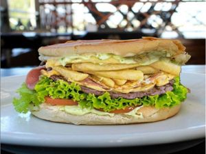 Xis Salada com Fritas